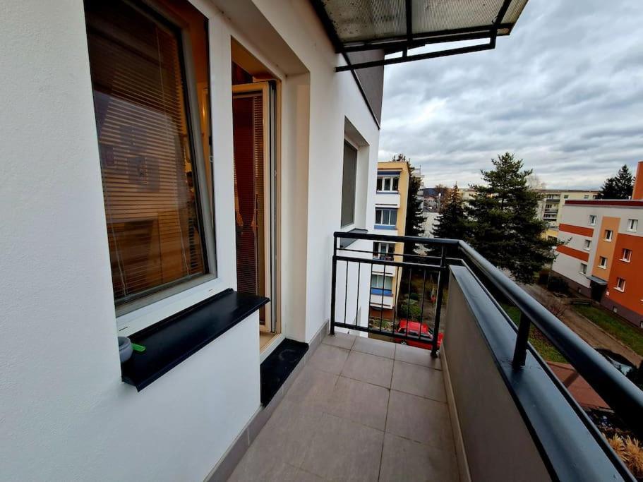Slnecny Byt V Blizkosti Historickeho Centra Trenčín Exteriér fotografie